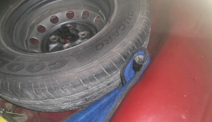 2012 Hyundai Eon ERA, Petrol, Manual, 35,979 km, tyre