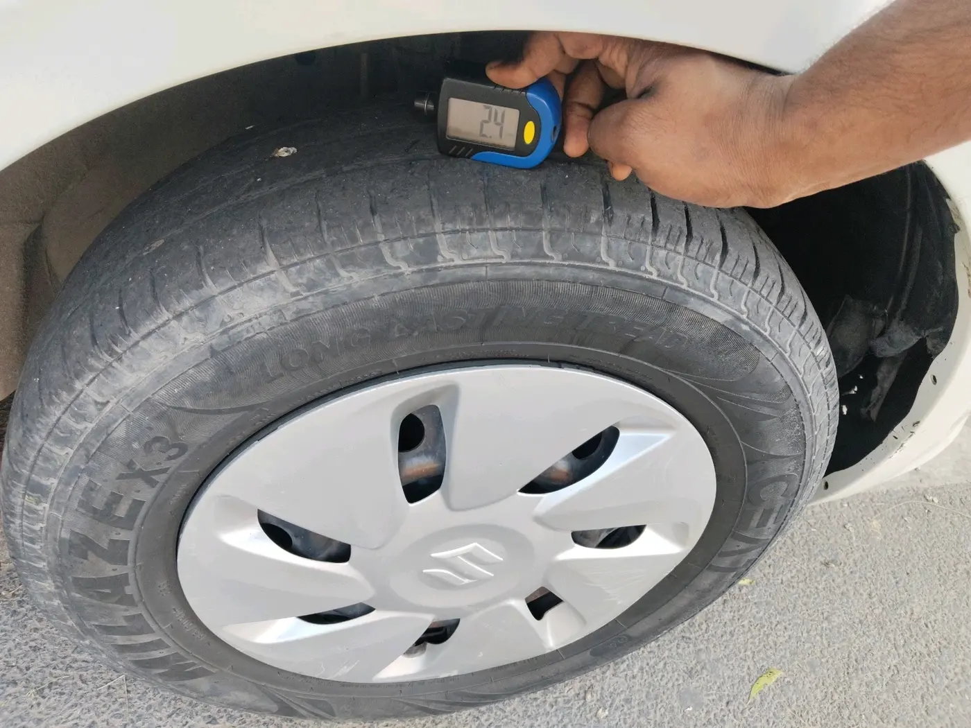 2012 Maruti Swift Dzire VXI, CNG, Manual, 90,186 km, tyre