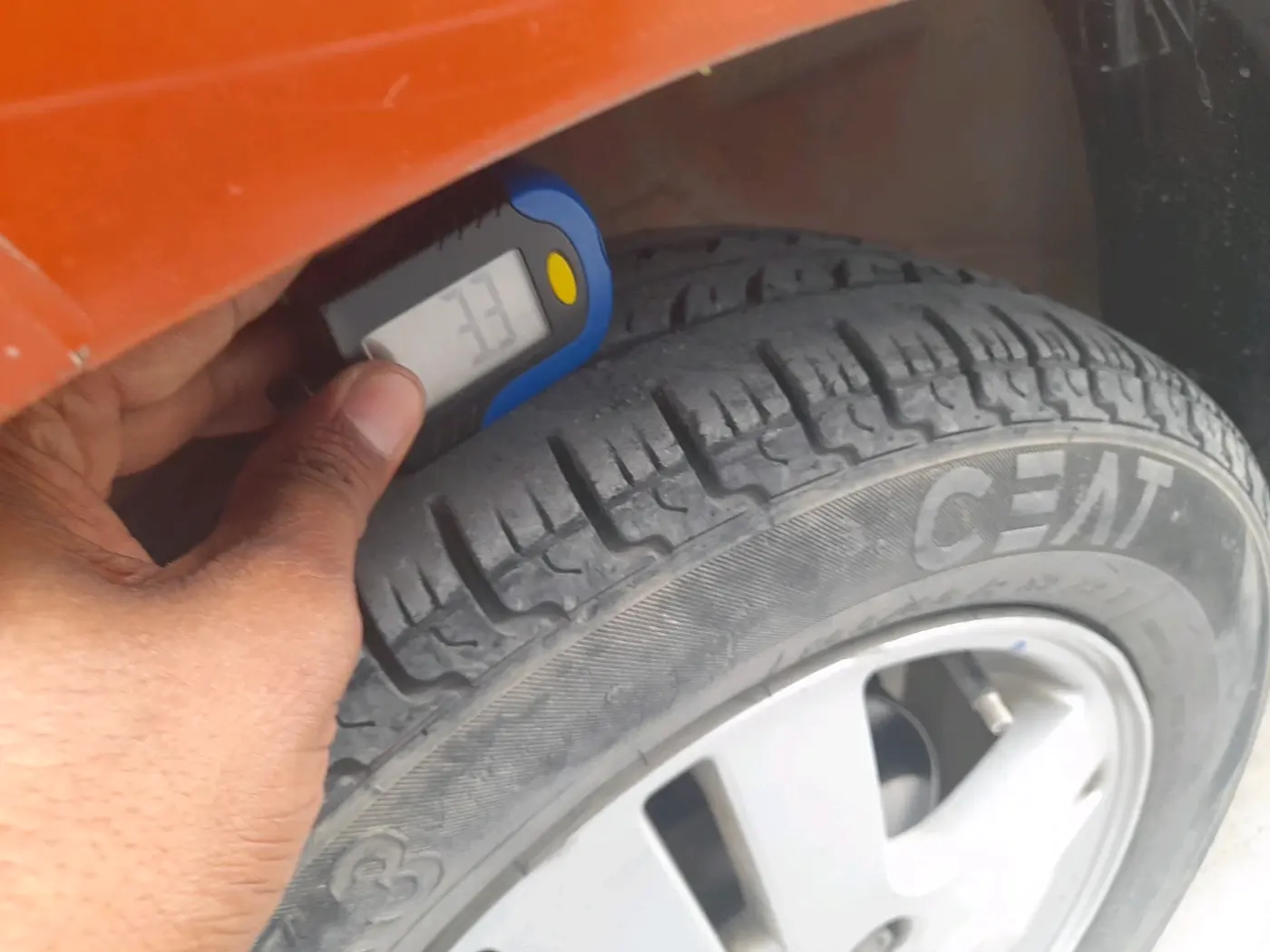 2017 Maruti Alto K10 VXI (O) AMT, CNG, Automatic, 1,32,642 km, tyre