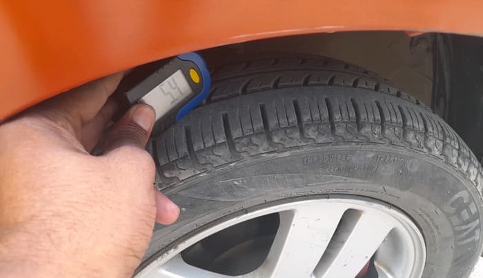 2017 Maruti Alto K10 VXI (O) AMT, CNG, Automatic, 1,32,642 km, tyre