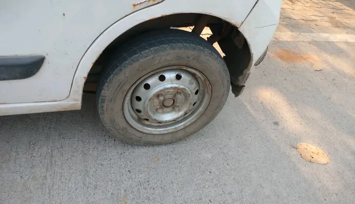 2014 Maruti Wagon R 1.0 LXI CNG, CNG, Manual, 92,799 km, tyre
