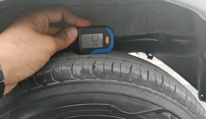 2021 Maruti Alto LXI CNG, CNG, Manual, 68,260 km, tyre