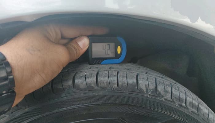 2021 Maruti Alto LXI CNG, CNG, Manual, 68,260 km, tyre