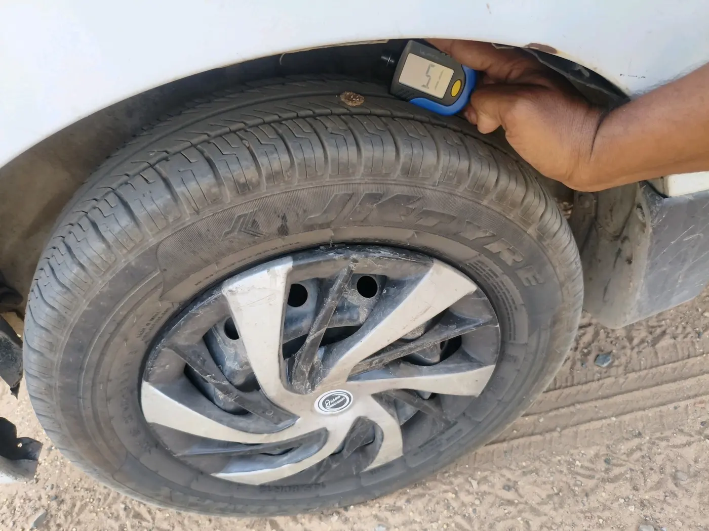 2017 Maruti Alto 800 LXI, CNG, Manual, 1,26,800 km, tyre