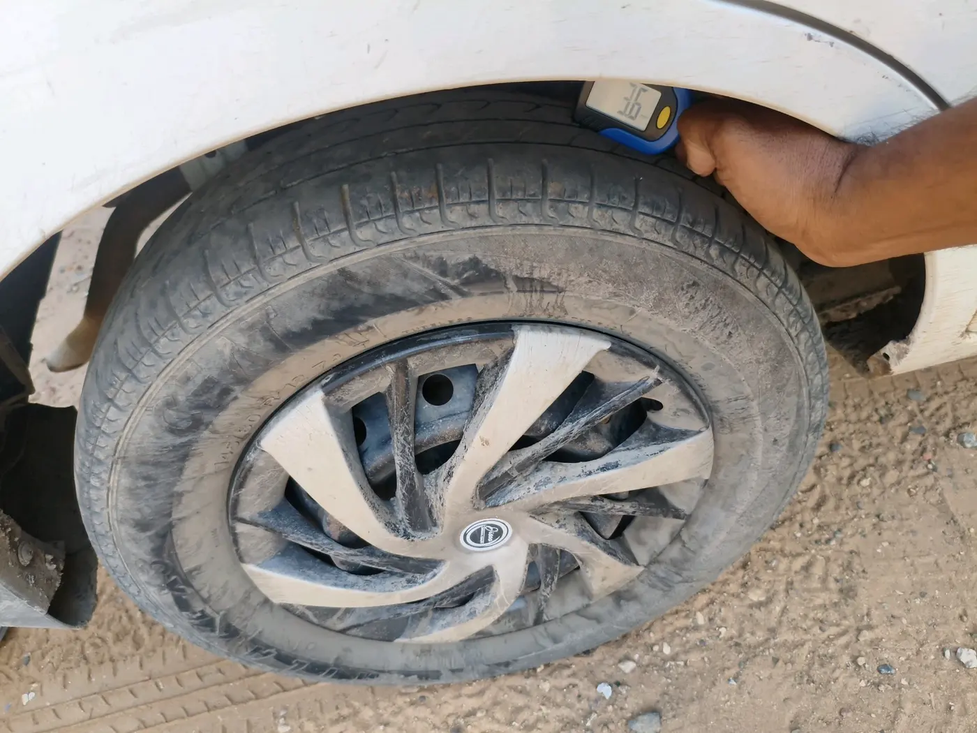 2017 Maruti Alto 800 LXI, CNG, Manual, 1,26,800 km, tyre