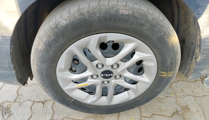 2023 KIA CARENS PRESTIGE 1.4 PETROL 7 STR, Petrol, Manual, 54,795 km, tyre