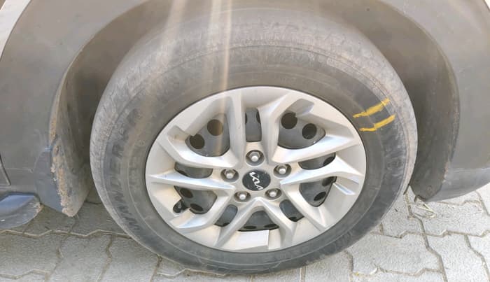 2023 KIA CARENS PRESTIGE 1.4 PETROL 7 STR, Petrol, Manual, 54,795 km, tyre