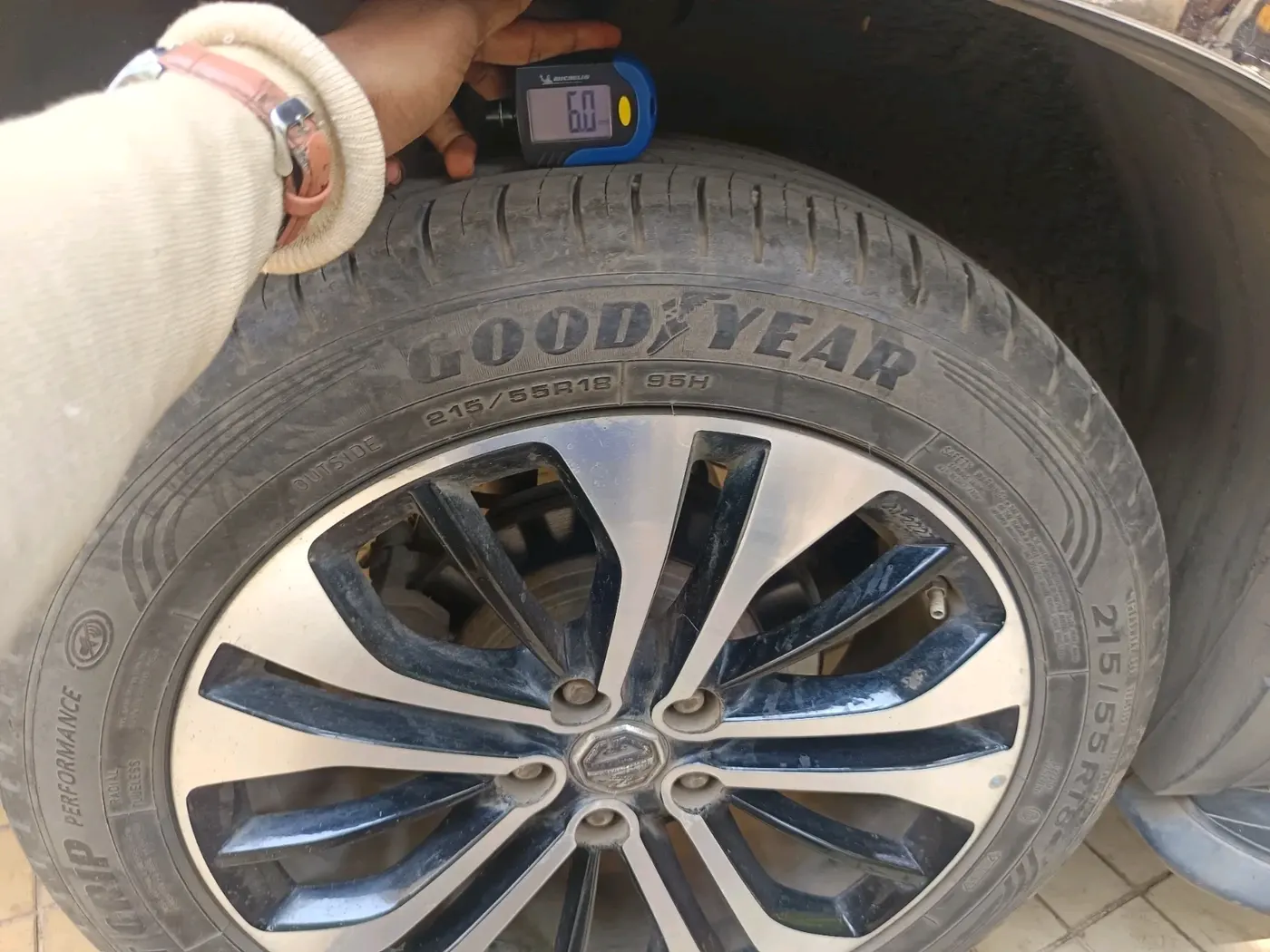2022 MG HECTOR PLUS SHARP 1.5 PETROL TURBO HYBRID MT 6-STR, Petrol, Manual, 33,896 km, tyre
