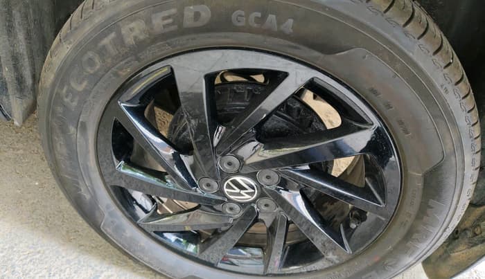 2025 Volkswagen VIRTUS GT Line 1.0L TSI AT, Petrol, Automatic, 1,745 km, tyre