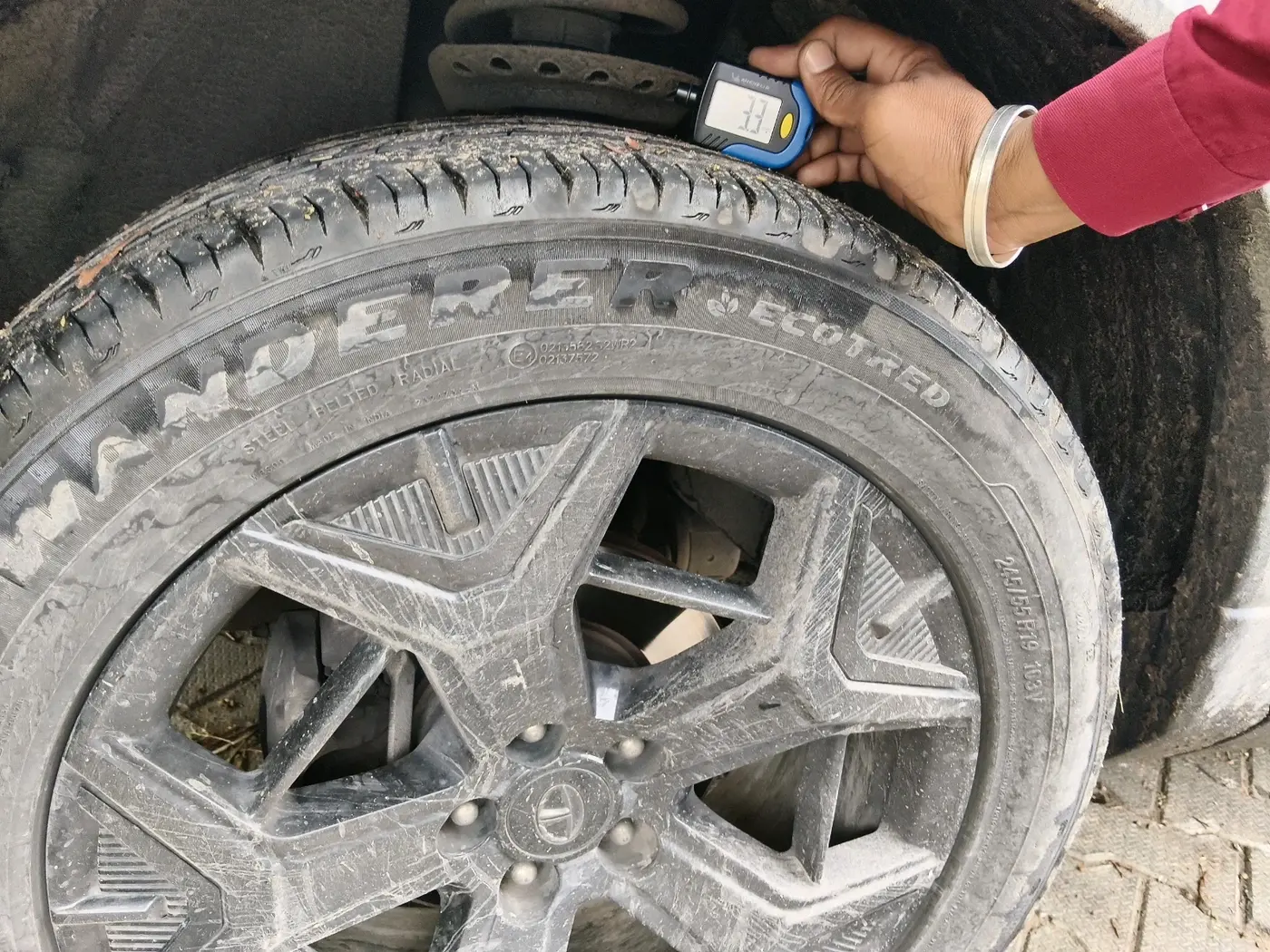 2023 Tata Harrier ADVENTURE PLUS DARK EDITION, Diesel, Manual, 1,02,520 km, tyre