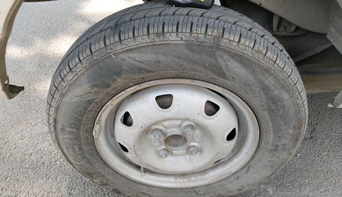 2010 Maruti Eeco 5 STR WITH A/C+HTR, Petrol, Manual, 71,598 km, tyre