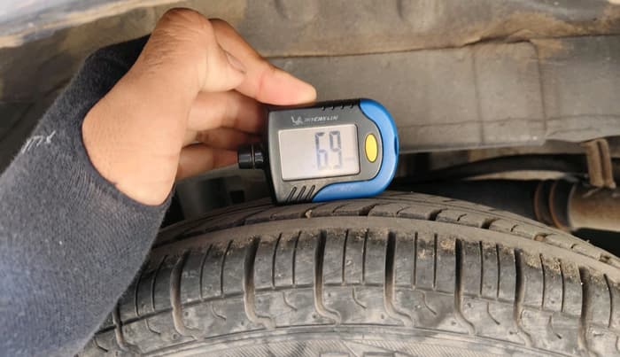 2016 Maruti Alto 800 LXI, CNG, Manual, 2,09,073 km, tyre