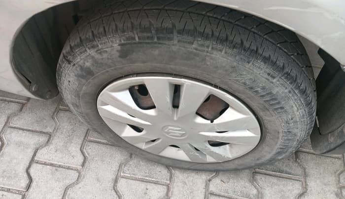 2013 Maruti Swift Dzire VXI, Petrol, Manual, 1,08,834 km, tyre
