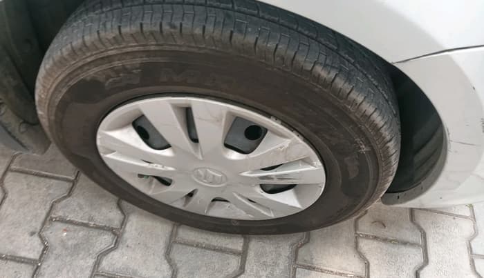 2013 Maruti Swift Dzire VXI, Petrol, Manual, 1,08,834 km, tyre
