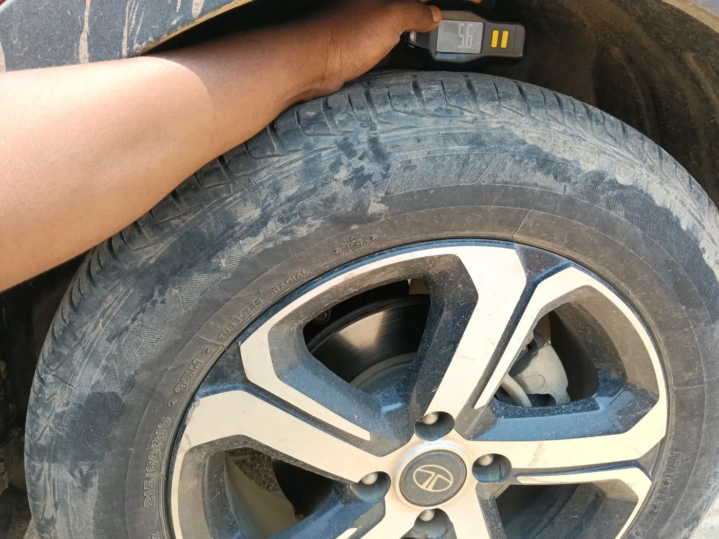2022 Tata NEXON XZA PLUS SUNROOF PETROL, Petrol, Automatic, 37,960 km, tyre