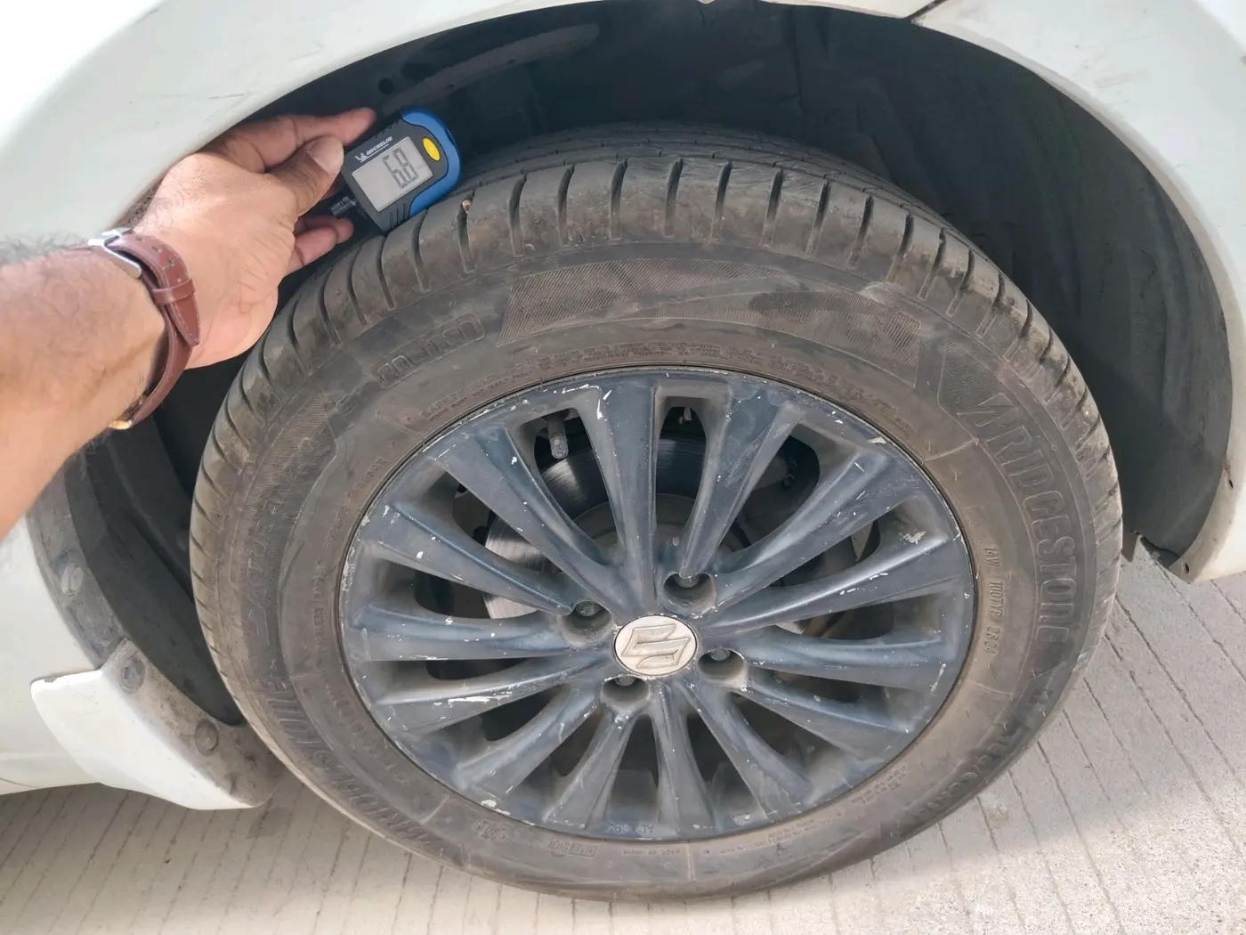 2015 Maruti Ciaz ZXI, CNG, Manual, 1,53,071 km, tyre