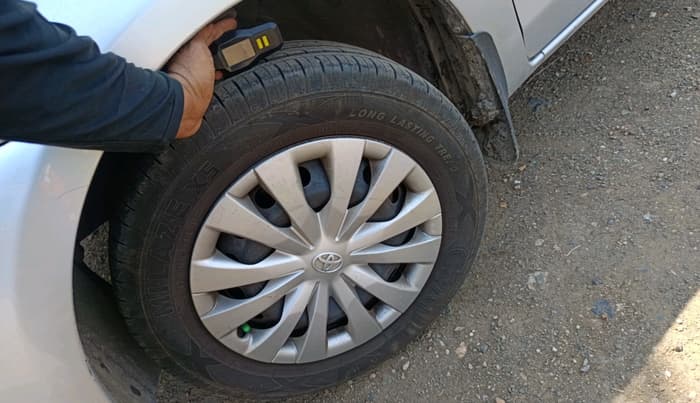 2012 Toyota Etios Liva G, Petrol, Manual, 99,627 km, tyre