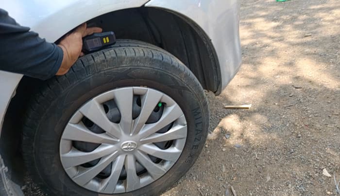 2012 Toyota Etios Liva G, Petrol, Manual, 99,627 km, tyre
