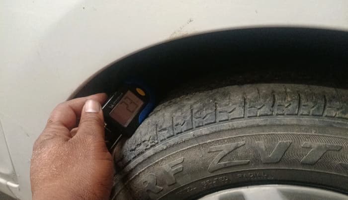 2013 Hyundai Eon ERA +, Petrol, Manual, 83,839 km, tyre