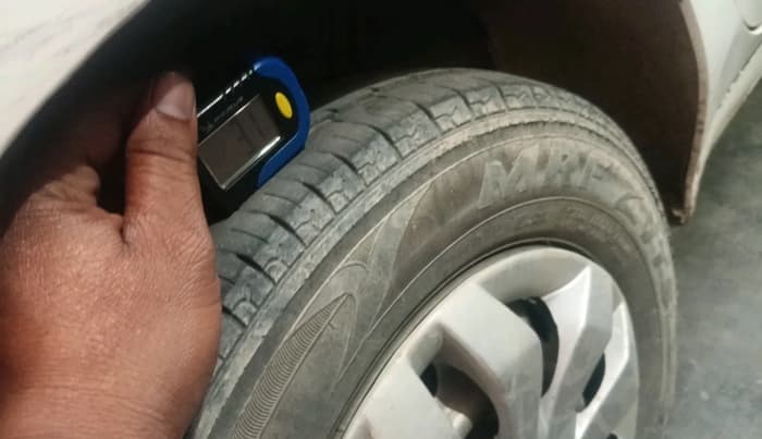 2013 Hyundai Eon ERA +, Petrol, Manual, 83,839 km, tyre