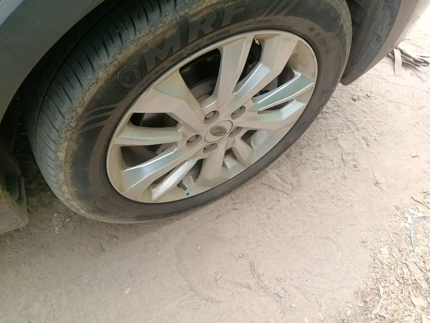 2019 Mahindra XUV300 W8 1.2 PETROL, Petrol, Manual, 91,663 km, tyre
