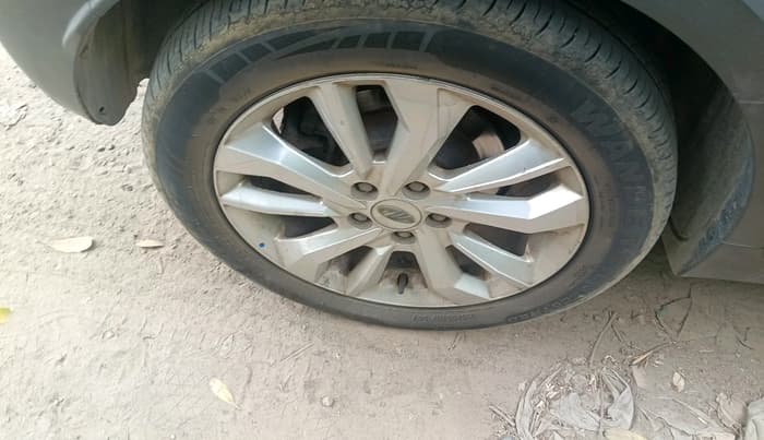 2019 Mahindra XUV300 W8 1.2 PETROL, Petrol, Manual, 91,663 km, tyre