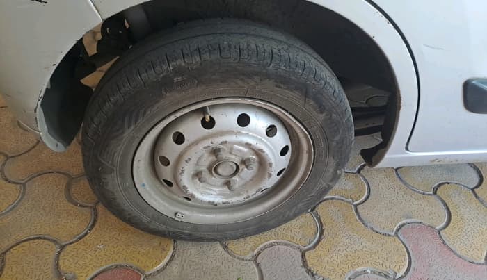 2014 Maruti Wagon R 1.0 LXI CNG, CNG, Manual, 1,77,783 km, tyre