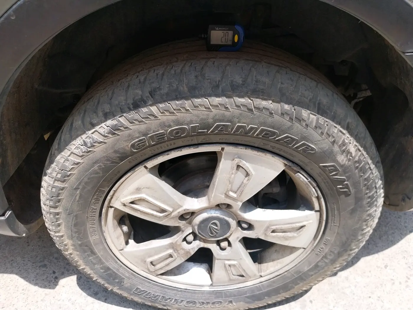 2013 Mahindra XUV500 W8, Diesel, Manual, 1,04,172 km, tyre