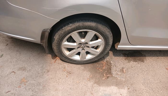 2011 Volkswagen Vento HIGHLINE 1.6 MPI, Petrol, Manual, 1,16,729 km, tyre