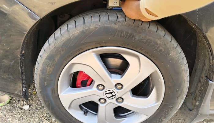 2014 Honda City 1.5L I-VTEC VX CVT, Petrol, Automatic, 1,32,581 km, tyre