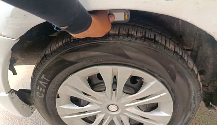 2015 Maruti Ciaz VDI, Diesel, Manual, 99,228 km, tyre