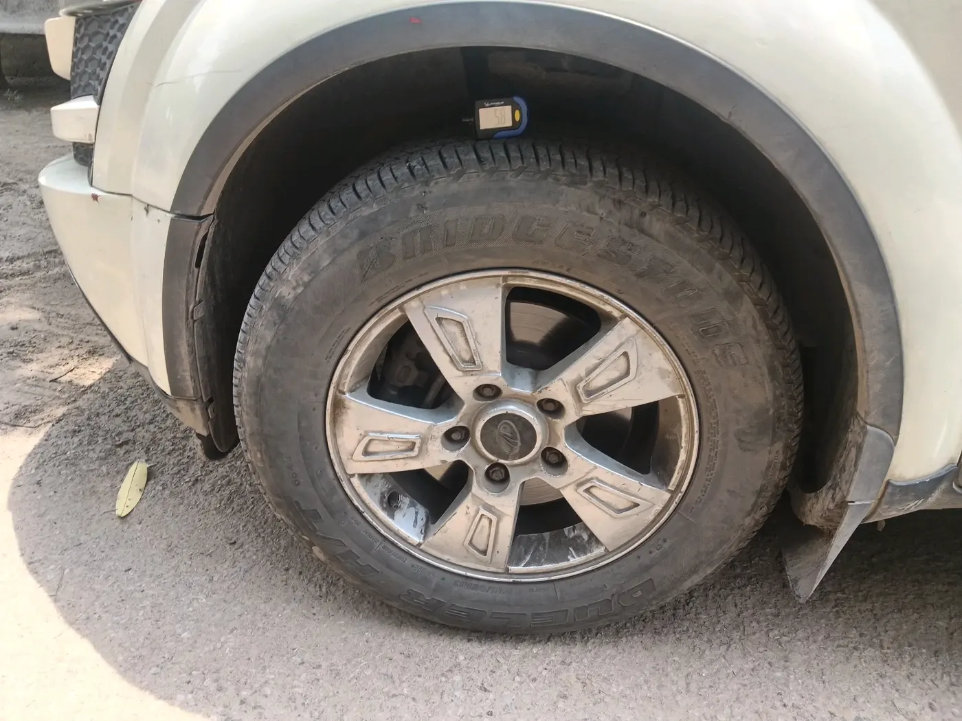 2014 Mahindra XUV500 W8, Diesel, Manual, 1,52,643 km, tyre
