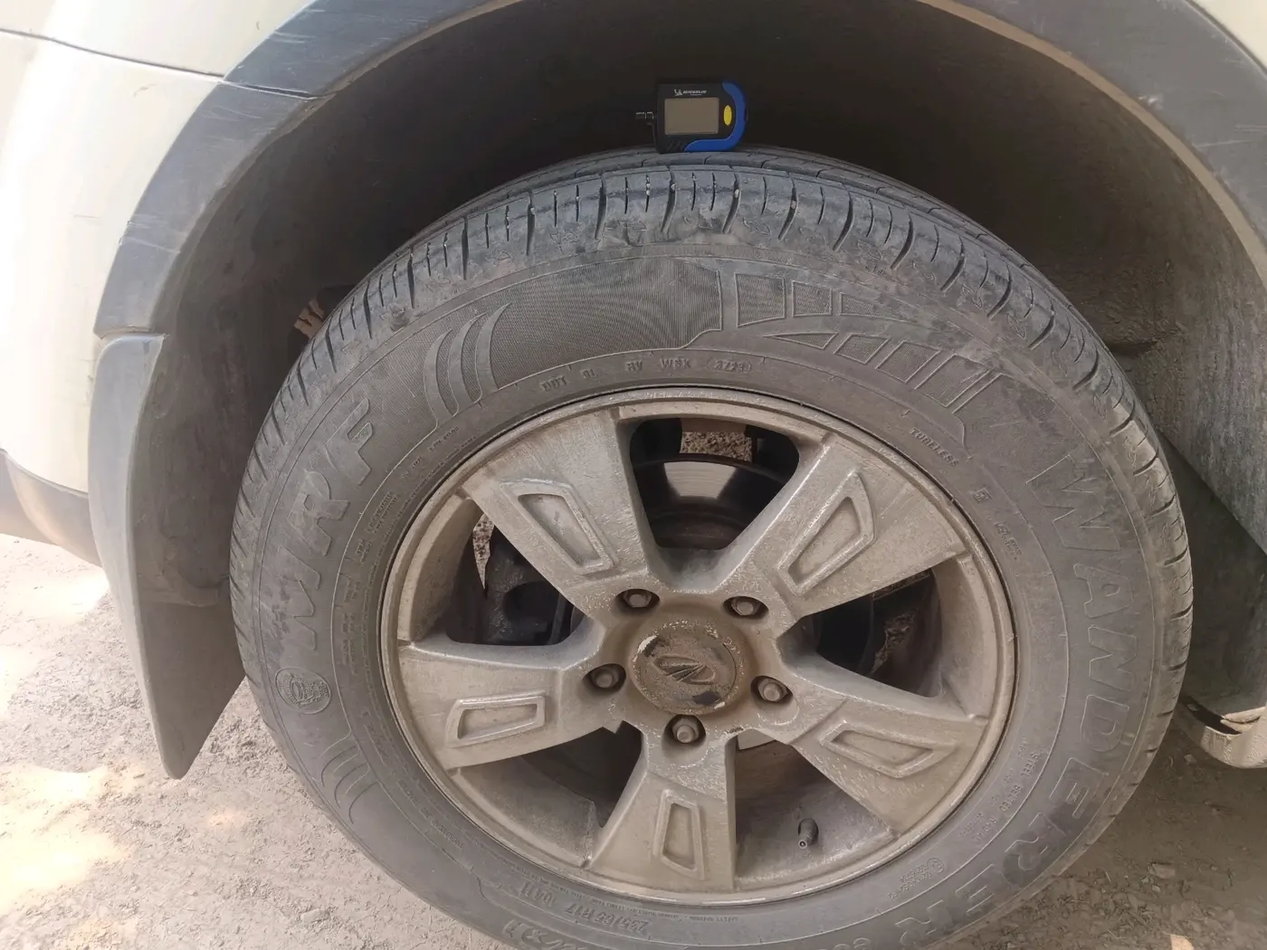 2014 Mahindra XUV500 W8, Diesel, Manual, 1,52,643 km, tyre