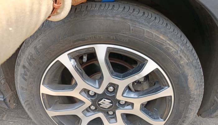 2023 Maruti XL6 ZETA CNG, CNG, Manual, 34,932 km, tyre