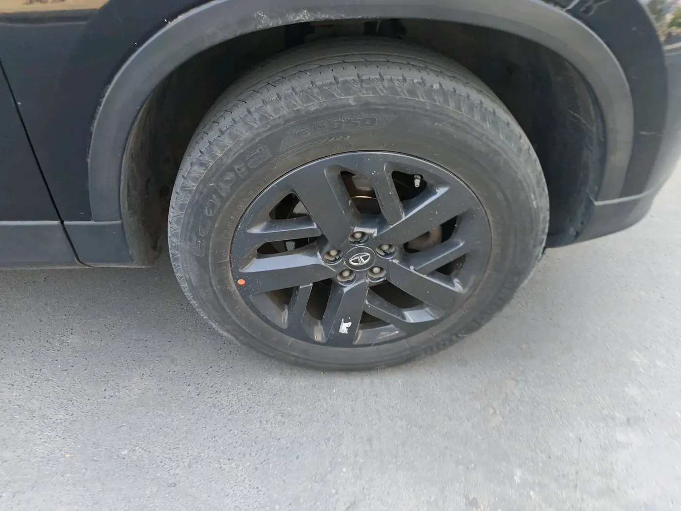 2022 Tata Safari XT PLUS, Diesel, Manual, 70,829 km, tyre