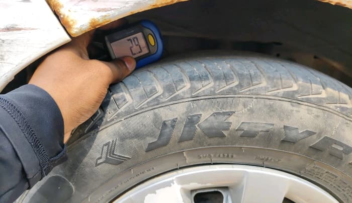 2016 Hyundai Eon ERA +, Petrol, Manual, 93,270 km, tyre