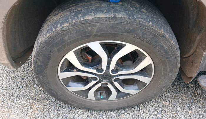 2014 Nissan Terrano XL O (D), Diesel, Manual, 1,68,962 km, tyre