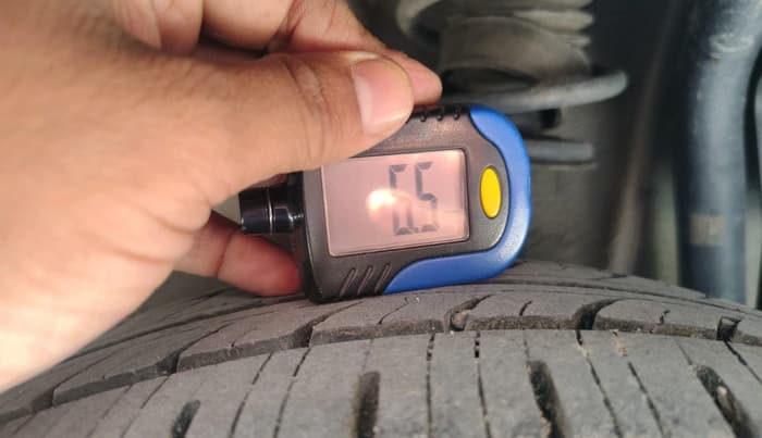 2017 Tata Tiago XTA PETROL, Petrol, Automatic, 45,712 km, tyre