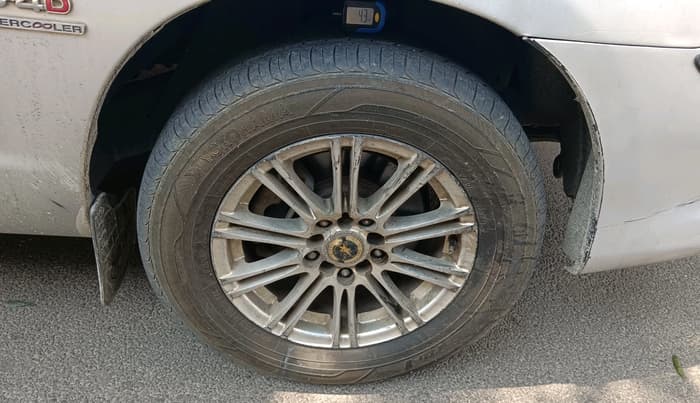 2011 Toyota Innova 2.5 G4 7 STR, Diesel, Manual, 3,36,999 km, tyre