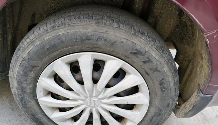 2016 Maruti Swift Dzire VXI (O), Petrol, Manual, 96,098 km, tyre
