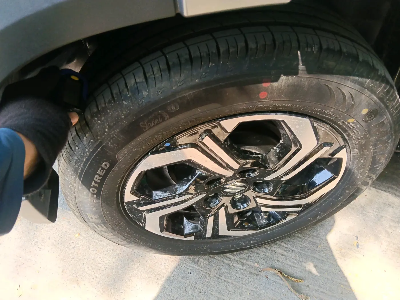 2026 Maruti BREZZA VXI, Petrol, Manual, 114 km, tyre