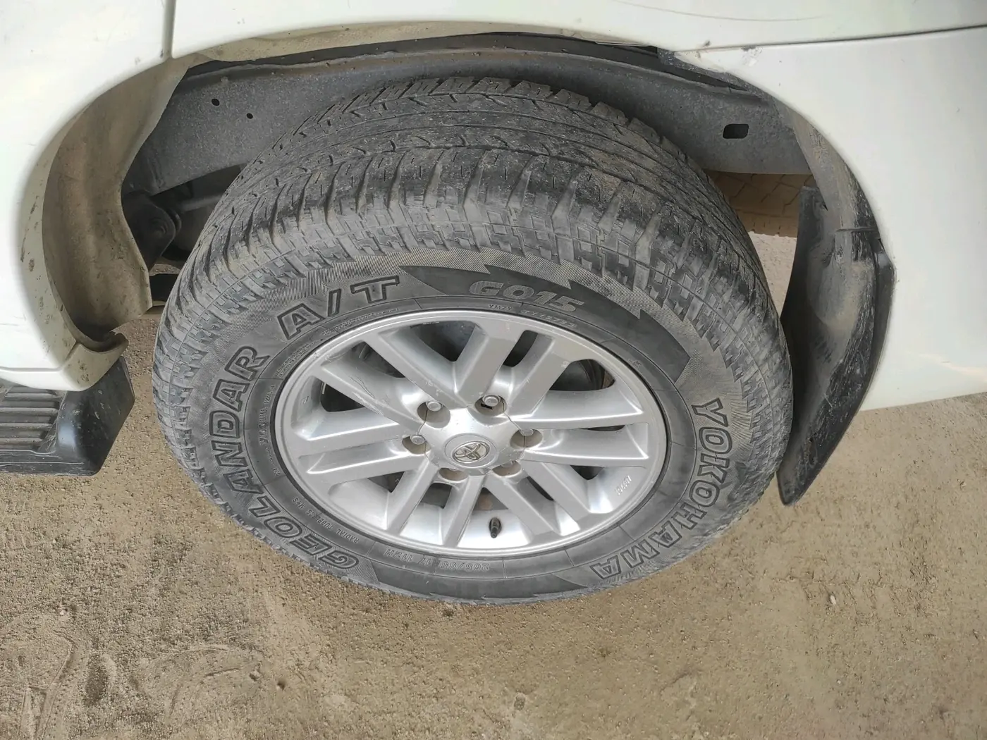 2014 Toyota Fortuner 3.0 4X2 AT, Diesel, Automatic, 2,74,675 km, tyre