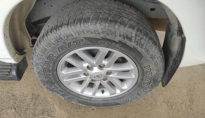 2014 Toyota Fortuner 3.0 4X2 AT, Diesel, Automatic, 2,74,675 km, tyre