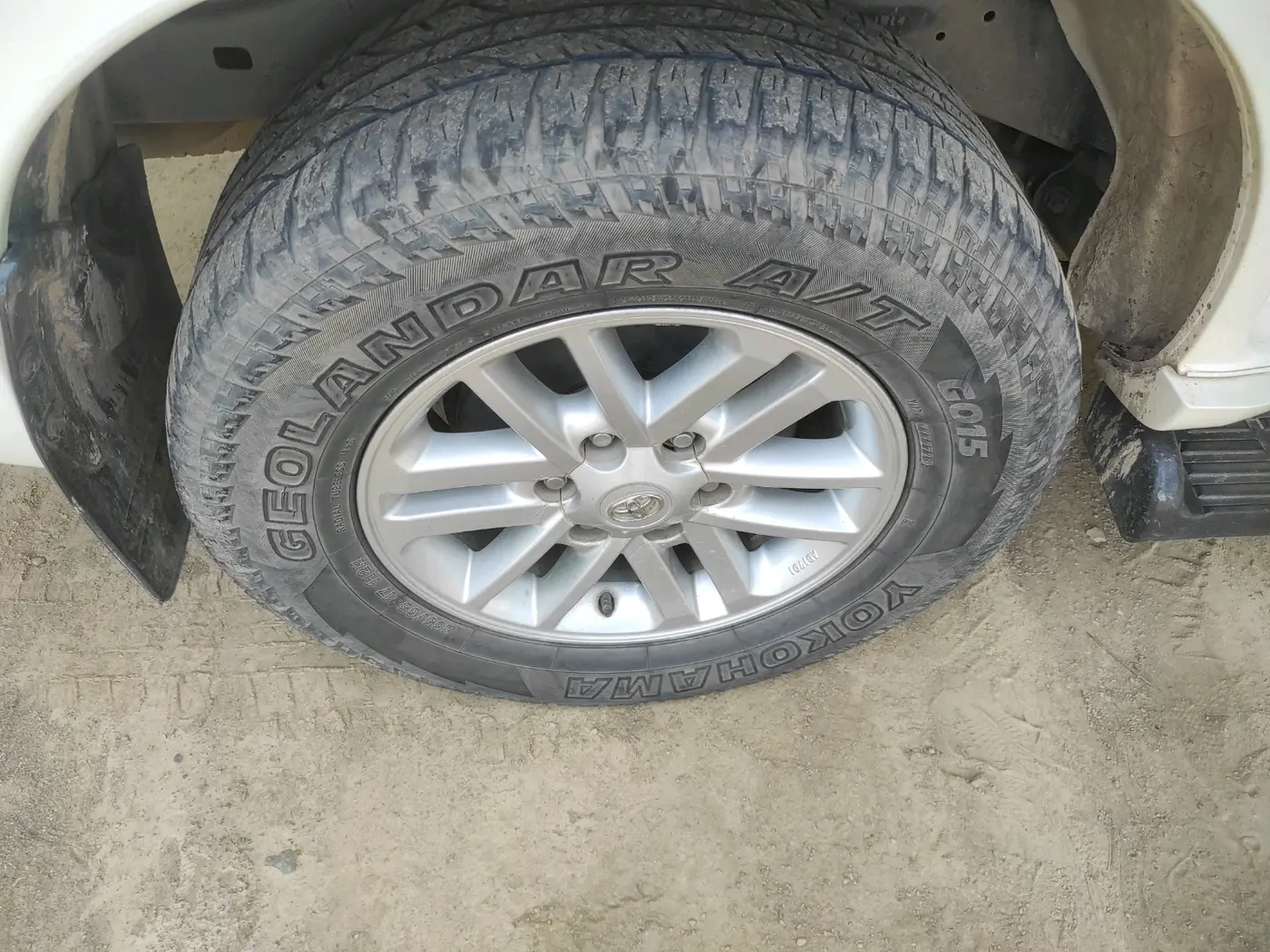 2014 Toyota Fortuner 3.0 4X2 AT, Diesel, Automatic, 2,74,675 km, tyre