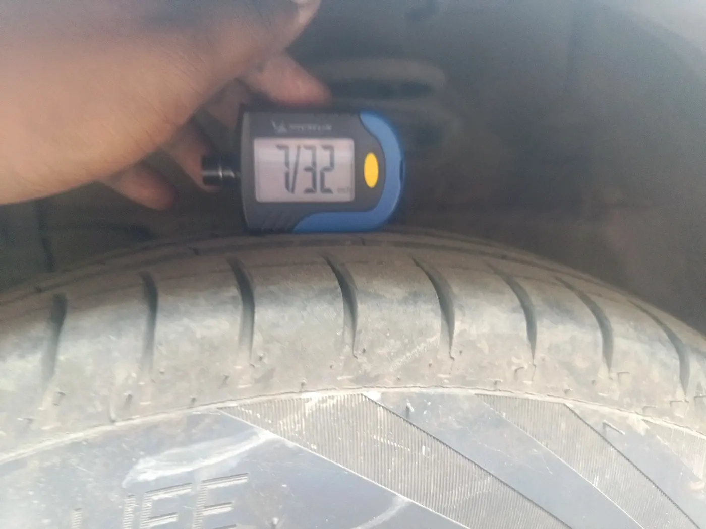 2020 Maruti Dzire LXI, CNG, Manual, 98,095 km, tyre