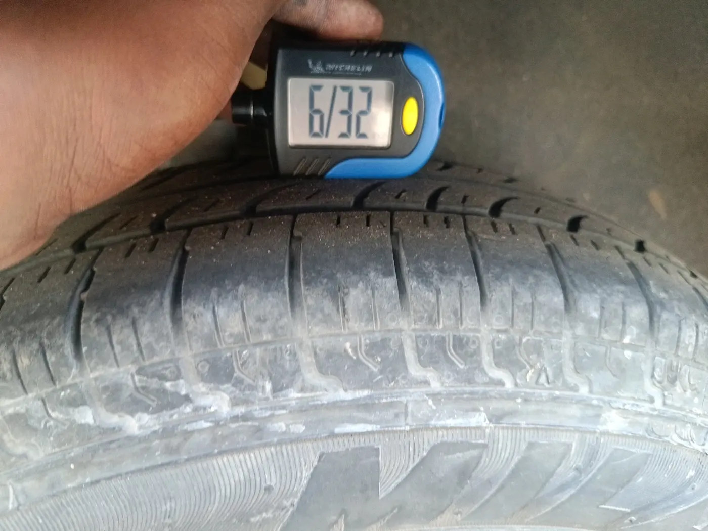 2020 Maruti Dzire LXI, CNG, Manual, 98,095 km, tyre