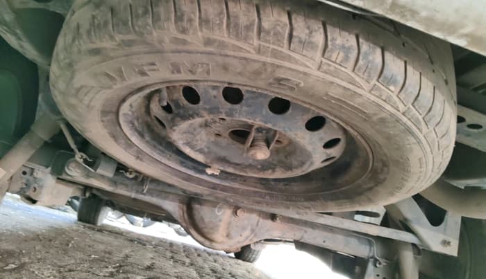 2011 Toyota Innova 2.5 G4 8 STR, Diesel, Manual, 2,29,372 km, tyre