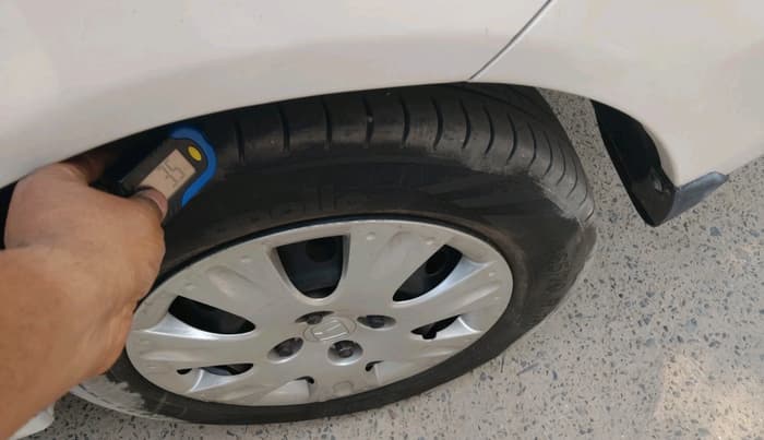 2015 Honda Amaze 1.2L I-VTEC S, CNG, Manual, 78,205 km, tyre