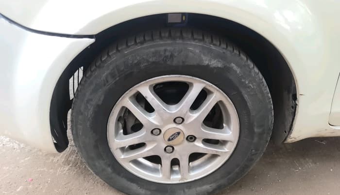 2011 Ford Fiesta SXI 1.4 DIESEL ABS, Diesel, Manual, 1,22,020 km, tyre