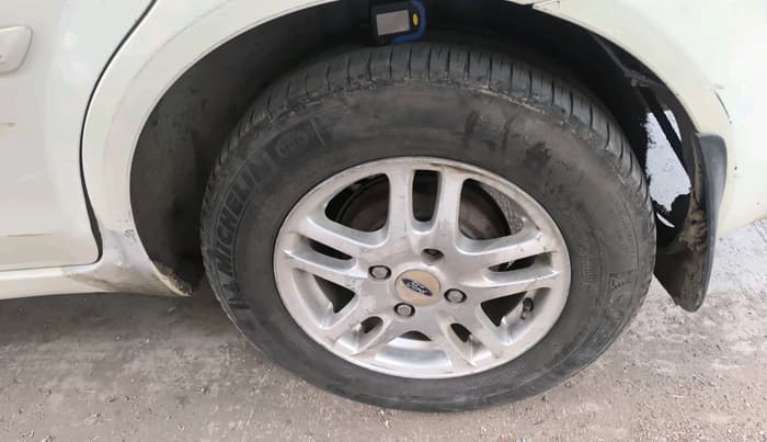 2011 Ford Fiesta SXI 1.4 DIESEL ABS, Diesel, Manual, 1,22,020 km, tyre